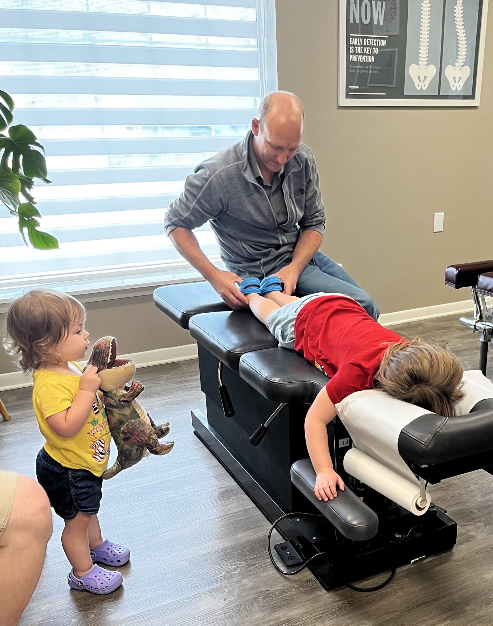 Dr. Jamie providing chiropractic care to a child at True Life Chiropractic Fort Oglethorpe chiropractor providing gentle chiropractic care to a child